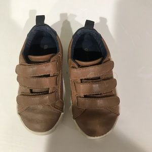 Old Navy Velcro sneakers